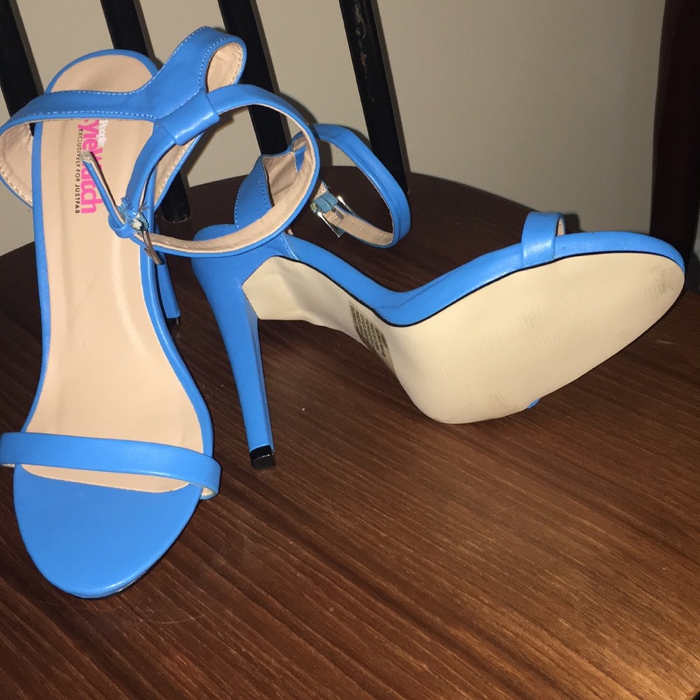 Shoes - Picture 6 of 8